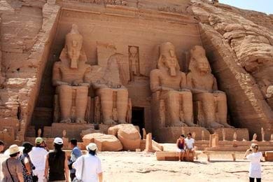 Abu Simbel desde Asuán en avión