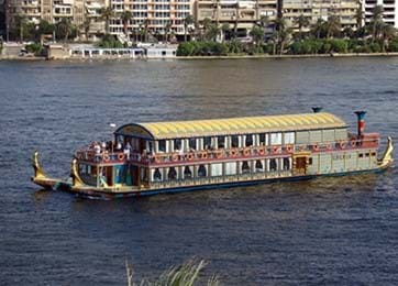 Cena a bordo un crucero por el Nilo y espectáculo
